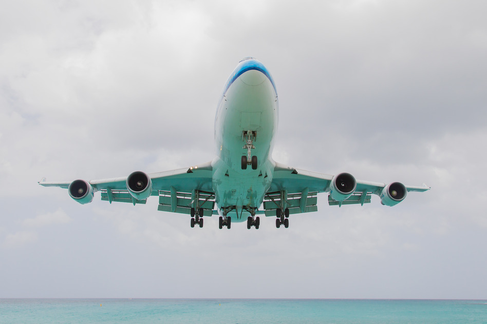 photodune-5301816-st-martin-antilles-july-19-2013-boeing-747-aircraft-in-is-l-s
